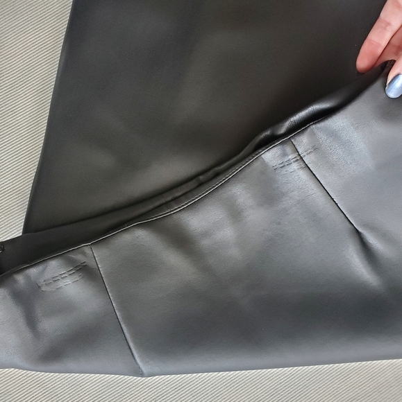 Long black faux leather maxi skirt - Picture 3 of 4